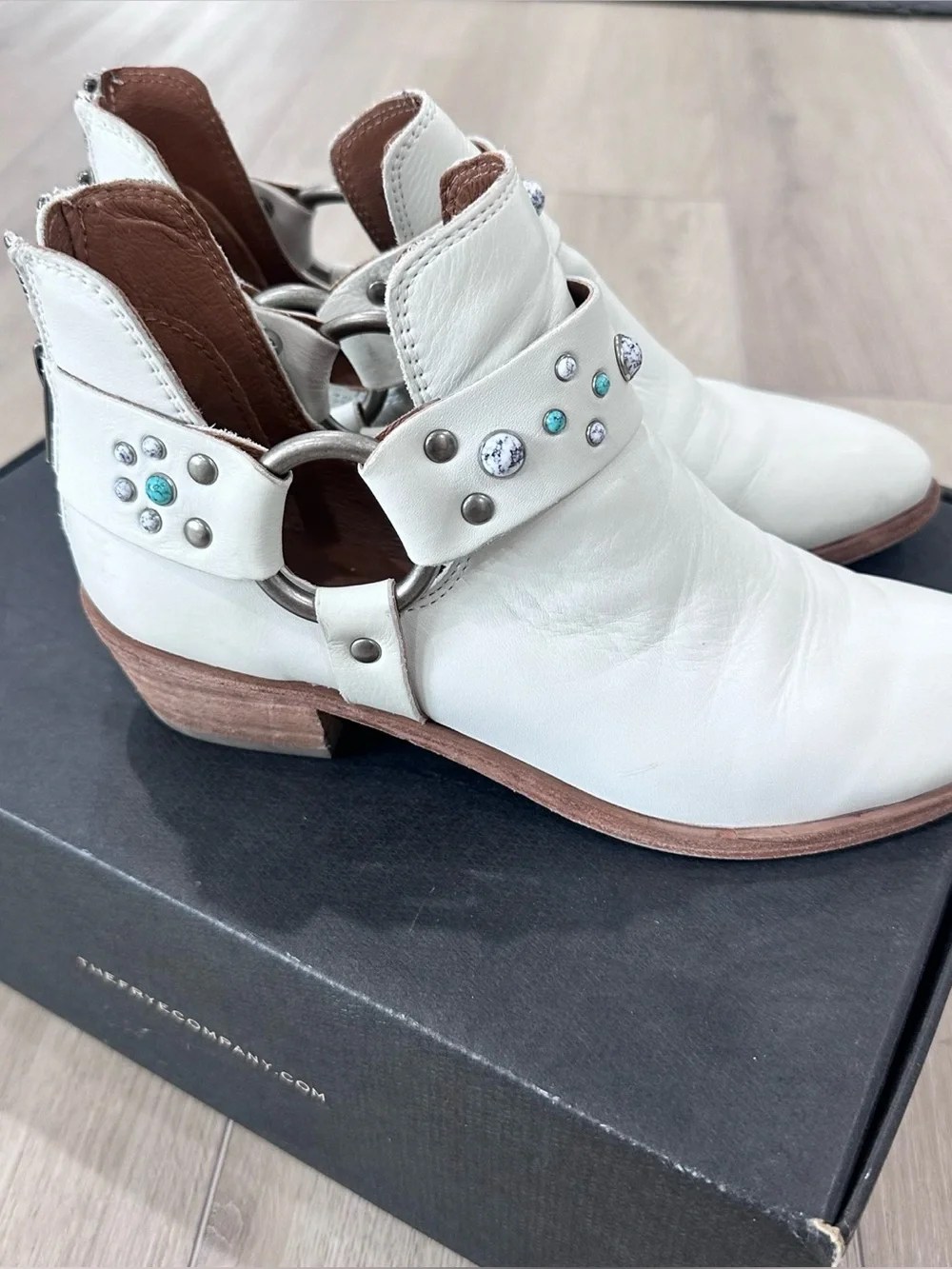 Frye Ray Stone harness zip leather boots bootie size 7 white